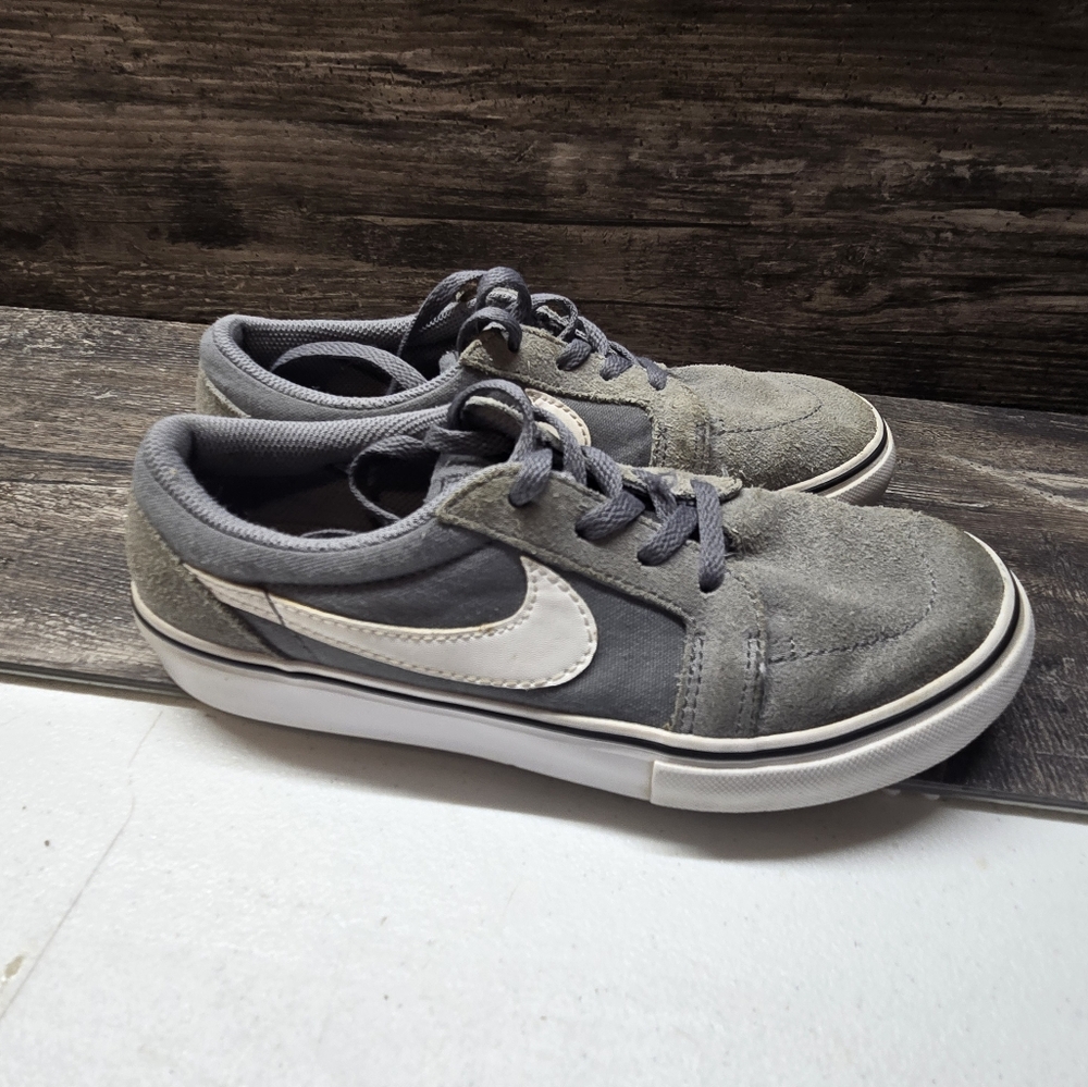 Nike‎ SB Canvas Shoe grey Size 2 Y US Youth Kids Sneakers Walk Run Play Skate
